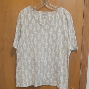 Croft & Barrow Beige and White Short Sleeve Tee